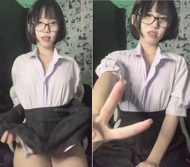 Clip sex của em học sinh vú nhỏ lồn không lông